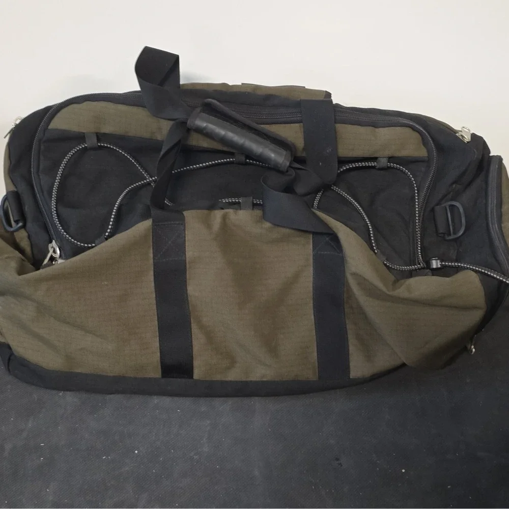 Columbia Duffle Bag 19